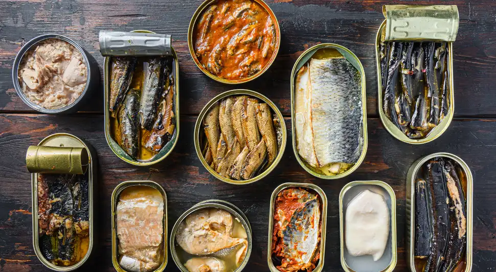 El peligro de consumir pescados enlatados para algunas personas. Foto: Buenazo / Shutterstock