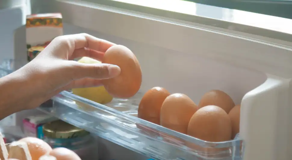 No guardes los huevos en el refrigerador, podrían perder sus nutrientes. Foto: Buenazo / Shutterstock No guardes los huevos en el refrigerador, podrían perder sus nutrientes. Foto: Buenazo / Shutterstock