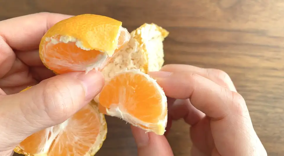 No la tires, aprovecha la cáscara de las mandarinas para la cocina y tu salud. Foto: Buenazo / Shutterstock