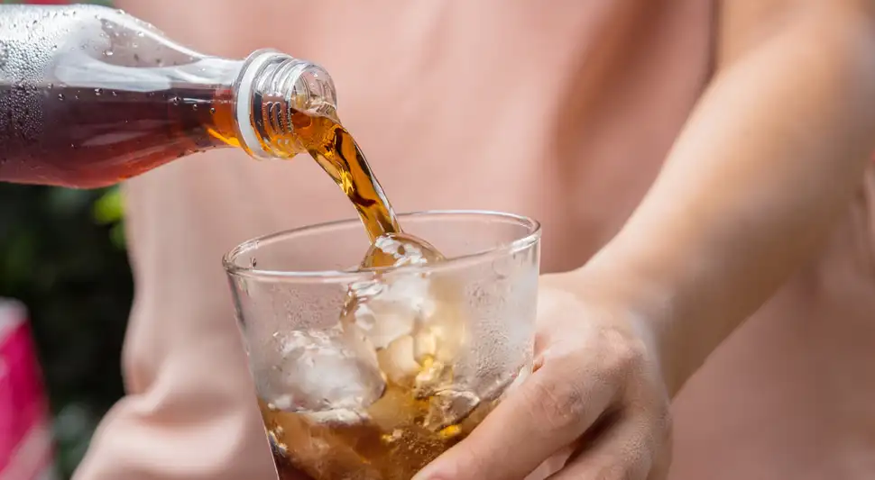 Beber azúcar es peligroso para la salud. Foto: Buenazo / Shutterstock Beber azúcar es peligroso para la salud. Foto: Buenazo / Shutterstock