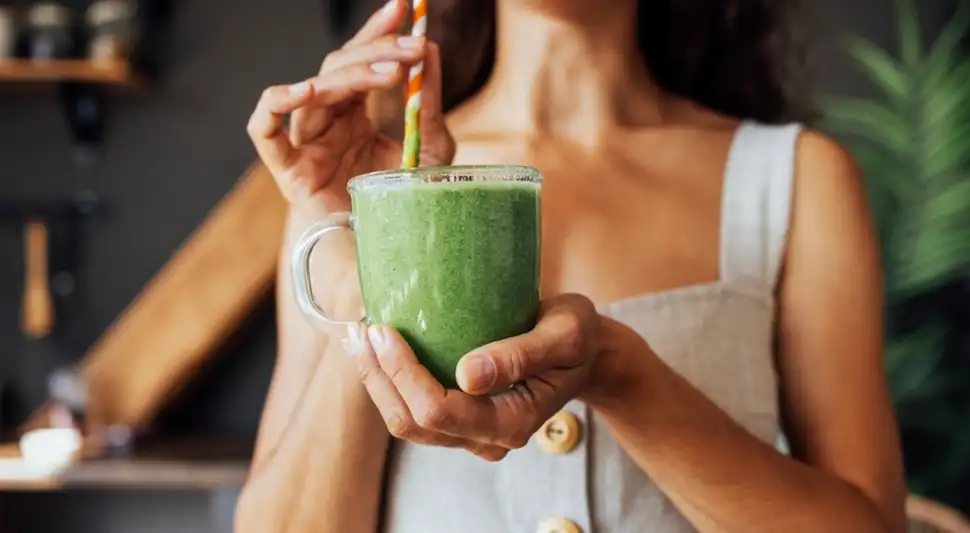 Este jugo saludable podría convertirse en tu aliado con la gastritis. Fuente: Pexels.