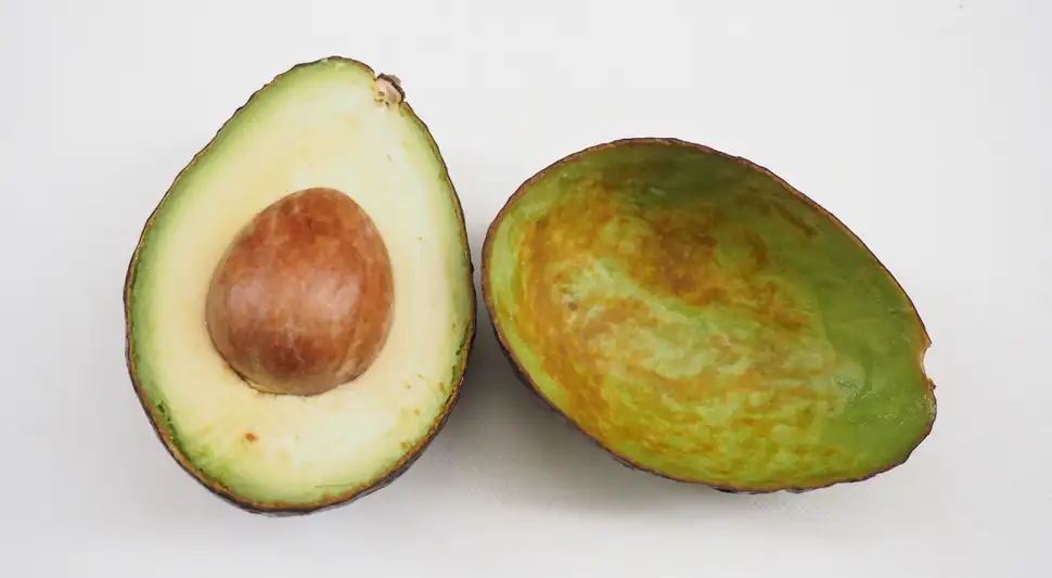 Los usos que puedes darle a la cáscara de palta.