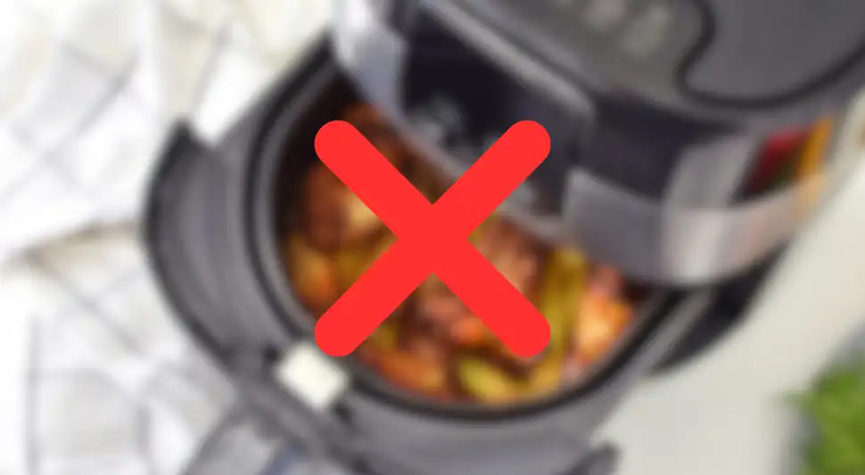 Toma en cuenta lo siguiente antes de cocinar en una freidora de aire. Fuente: ComposiciónLR.