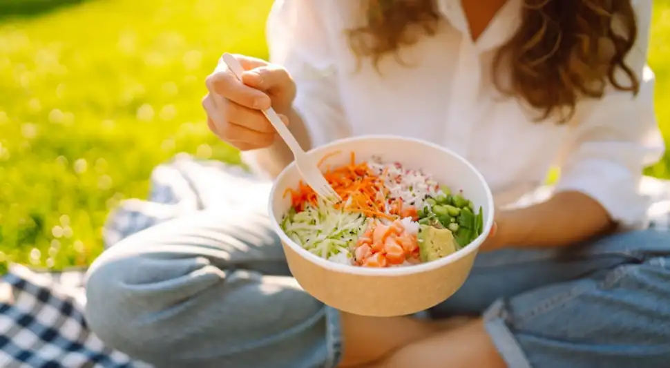Fácil de preparar, el poke bowl se disfruta tanto como almuerzo ligero como cena saludable. Fuente: Pexels. Fácil de preparar, el poke bowl se disfruta tanto como almuerzo ligero como cena saludable. Fuente: Pexels.