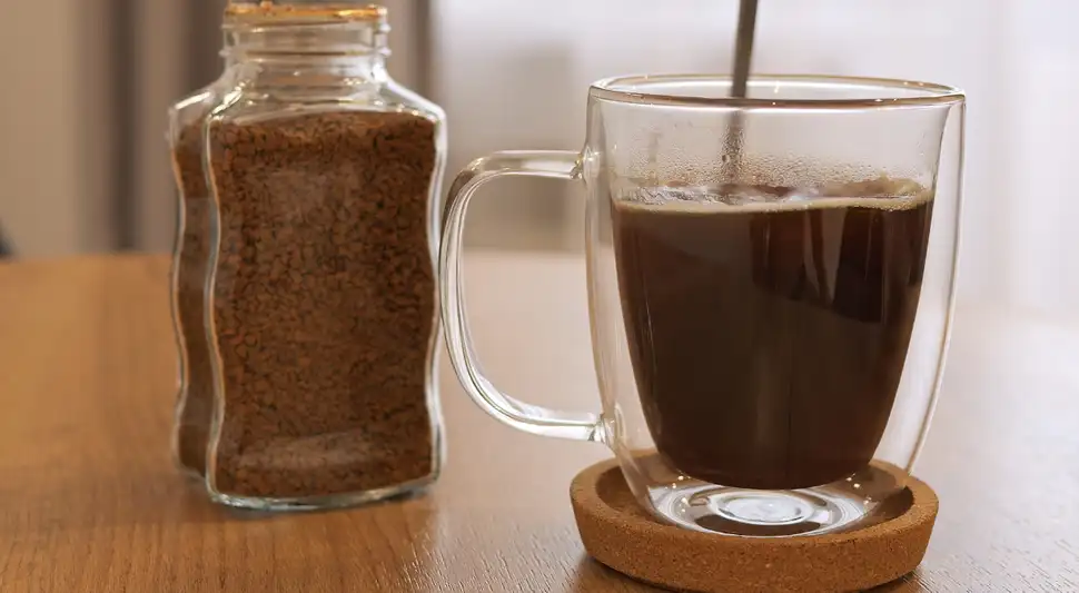 Retiran popular marca de café por riesgo de perforación intestinal.