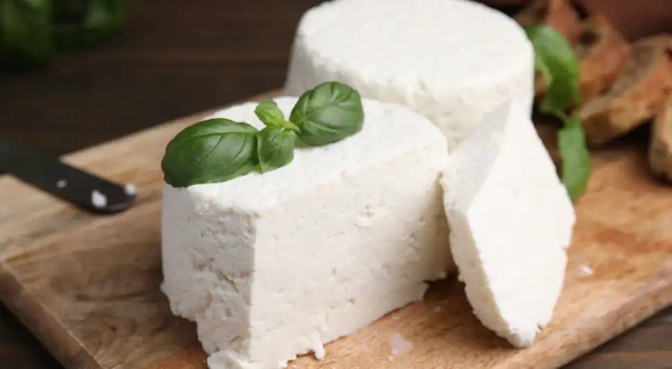 Queso fresco con tres ingredientes. Queso fresco con tres ingredientes.