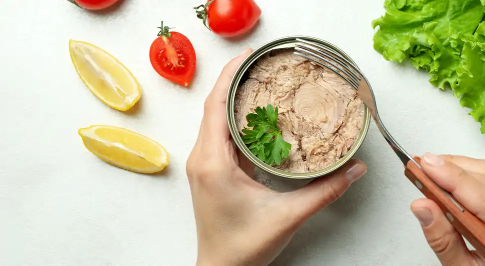 Los atunes que tienen altos niveles de mercurio.