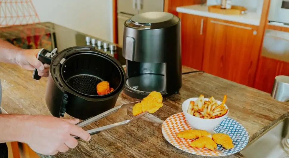 Cocinar en el air fryer no garantiza que todo sea saludable. Fuente: Shutterstock.