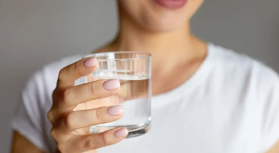 Cómo saber cuánta cantidad de agua al día tomar. Fuente: Shutterstock.