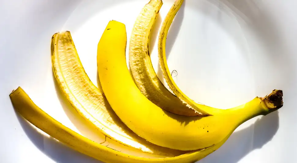 El secreto de mezclar cáscara de plátano con vinagre.