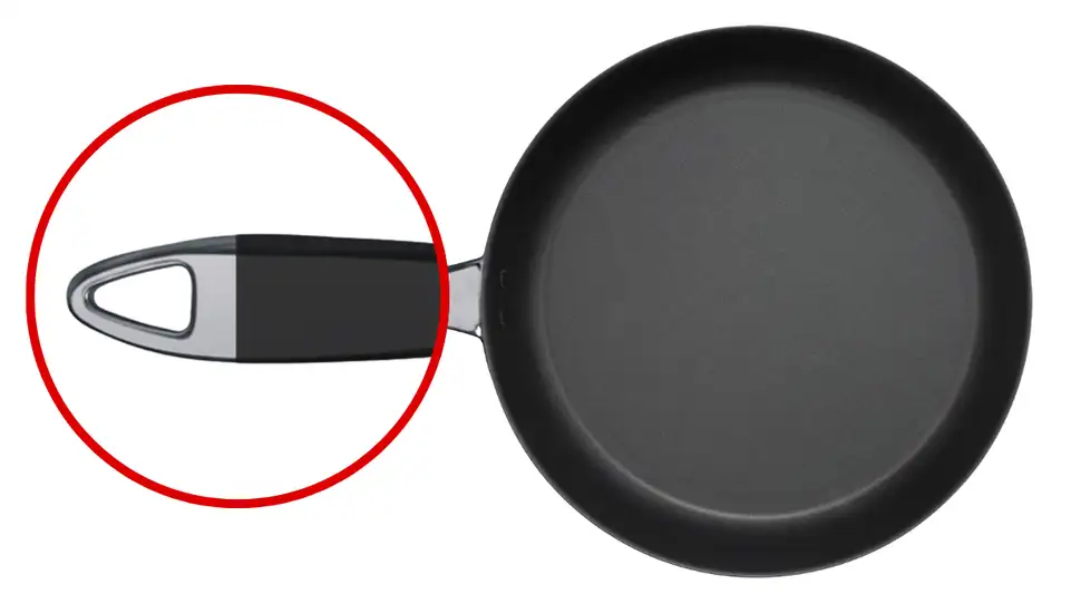 Descubre para qué sirve el agujero en el mango de la sartén. Descubre para qué sirve el agujero en el mango de la sartén.