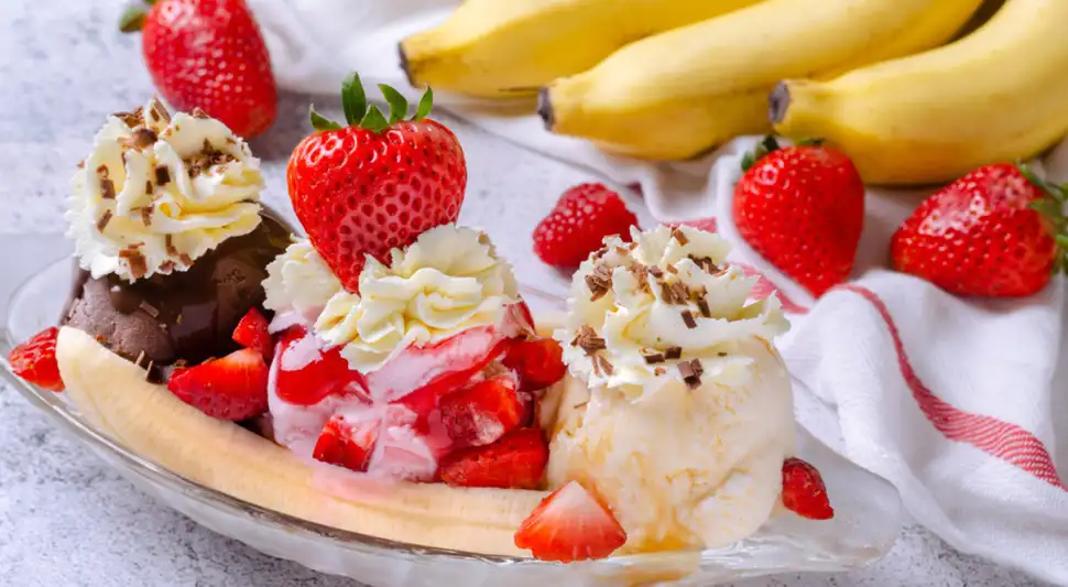 La banana, económica y accesible, es ideal para estas recetas. Fuente: Shutterstock.