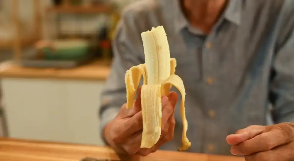 Nutricionalmente, el plátano destaca por su alto contenido en potasio, fibra y antioxidantes. Fuente: Shutterstock.