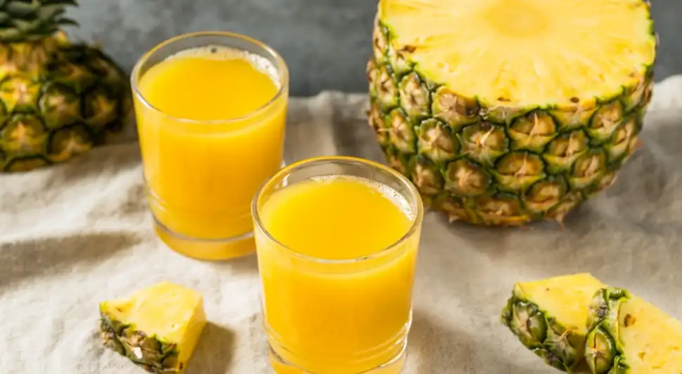 La combinación de jugos de frutas o vegetales con proteína favorece la salud. Fuente: Shutterstock.