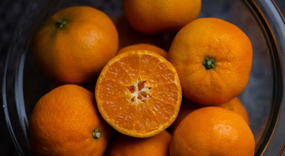 El alimento que tiene el triple de vitamina C que la naranja. El alimento que tiene el triple de vitamina C que la naranja.