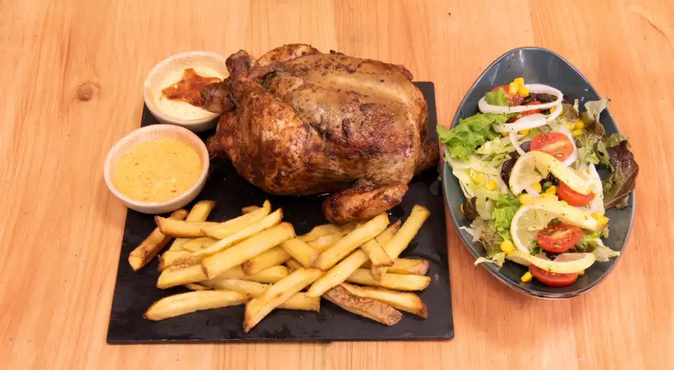 Pollo a la brasa entre los mejores platos del mundo.