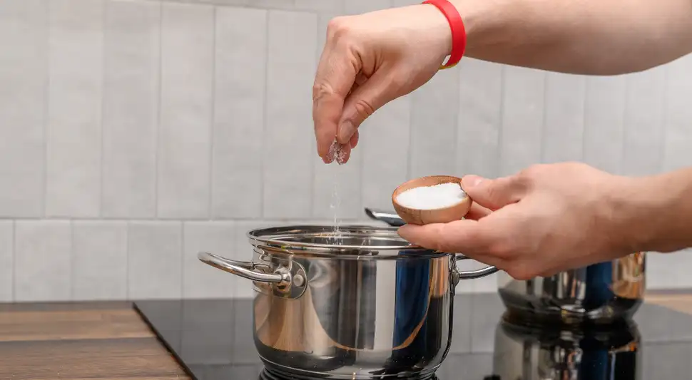 Cómo arreglar un arroz salado.