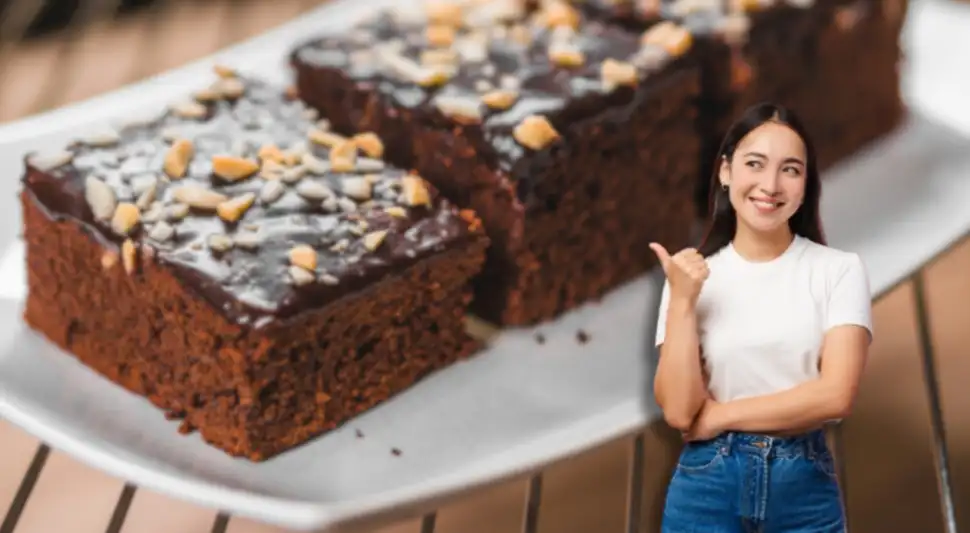 Este brownie sin harina, azúcar ni gluten es ideal para quienes siguen dietas estrictas. Fuente: ComposiciónLR.