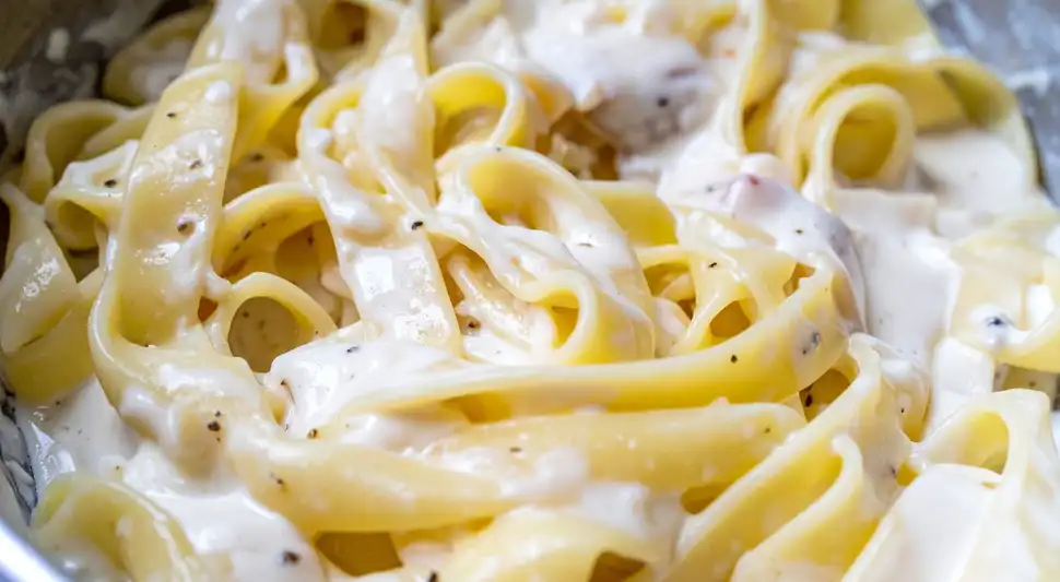 Cómo hacer la auténtica pasta Alfredo italiana paso a paso