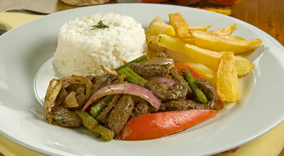 Saltado de hígado peruano