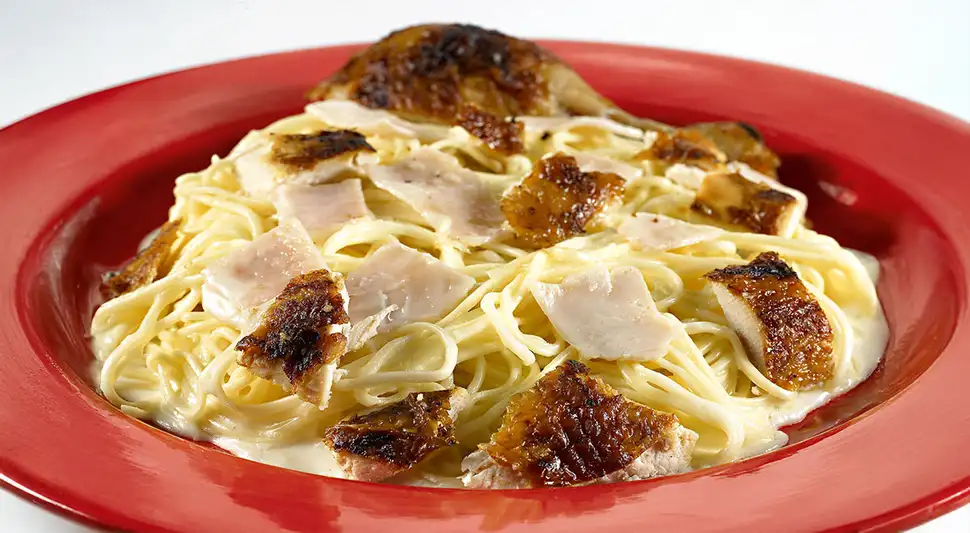 Pollo a la brasa con fideos chinos fácil y rápido
