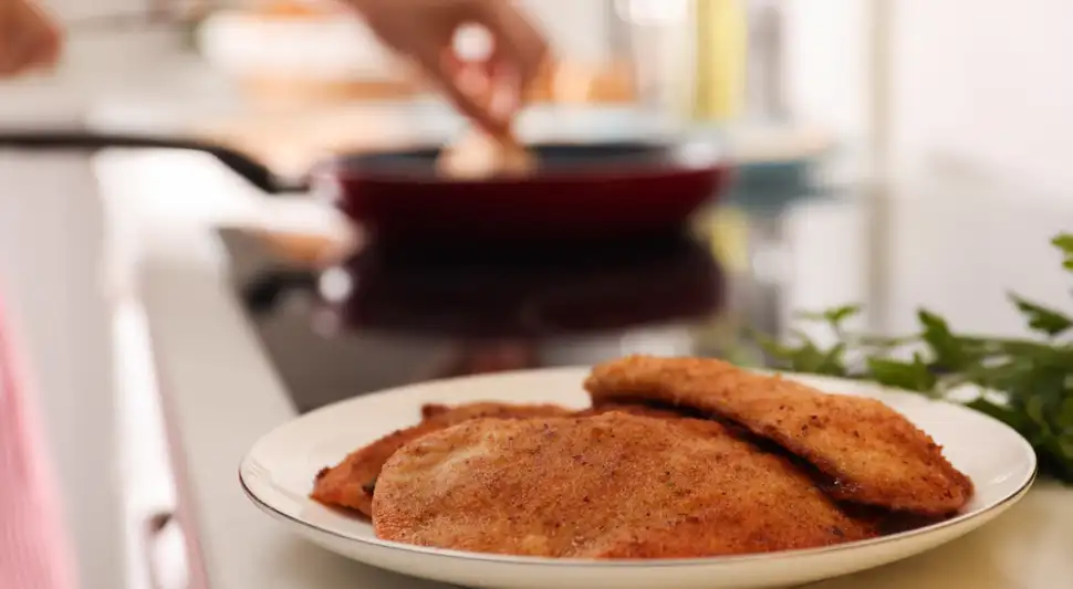 Dejar los alimentos a temperatura ambiente durante demasiado tiempo puede favorecer la proliferación de bacterias y afectar su seguridad. Foto: Envato Dejar los alimentos a temperatura ambiente durante demasiado tiempo puede favorecer la proliferación de bacterias y afectar su seguridad. Foto: Envato