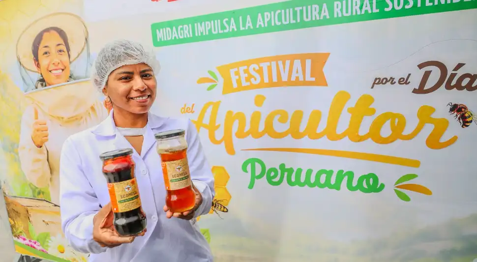 Los productos apícolas van más allá de la miel, abarcando polen, propóleo, jalea real, cera de abejas y apitoxina, cada uno con propiedades beneficiosas para la salud. Foto: Gob.pe