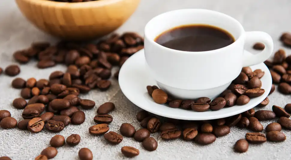 América Latina lidera la producción de café, con países como Brasil y Colombia en el top. A nivel global, destacan Vietnam y Etiopía, cada uno ofreciendo características únicas en la bebida. Foto: Envato