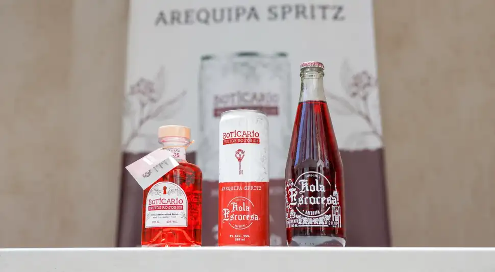 Este cóctel fusiona la tradicional Kola Escocesa y el Boticario Dry Gin. Foto: M.N